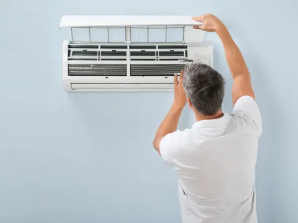 Entretien climatisation murale par la compagnie Confort-Air Brossard