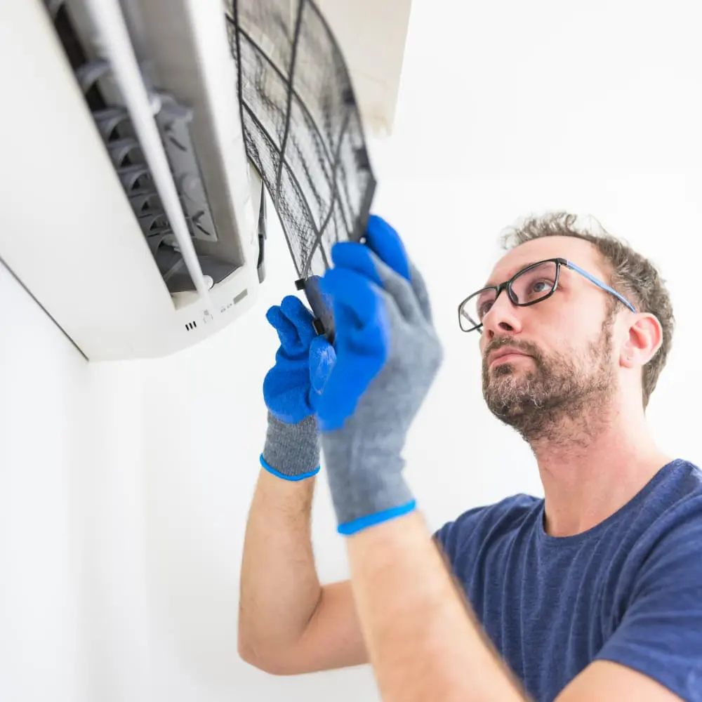 Entrepreneur en nettoyage de climatisation murale